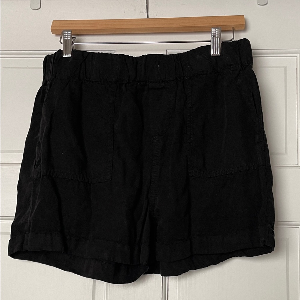 Velvet Heart Women's Black Elastic Waist Shorts